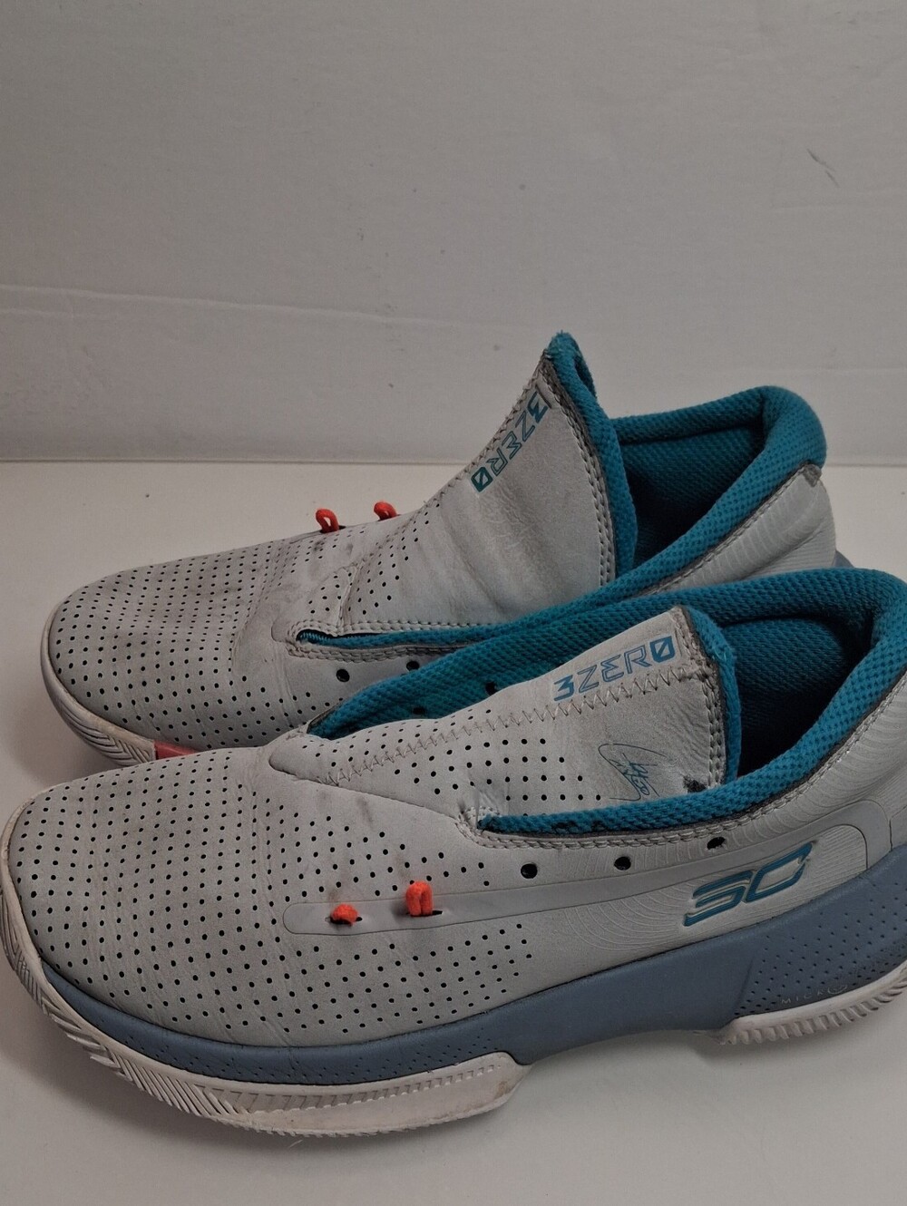 Under Armour Low-Top Sneakers - Light Gray with Teal Accents Size 3.5Y - Picture 8 of 13